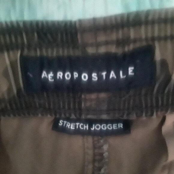 Like New Men's Aeropostale Comoflauge stretch jogger pants - Picture 6 of 7